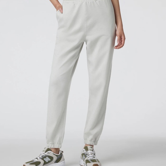 Vuori Boyfriend Sweatpants in Salt Heather - Picture 2 of 8